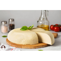 Сыр коровий полутвердый Волжский (500 г)